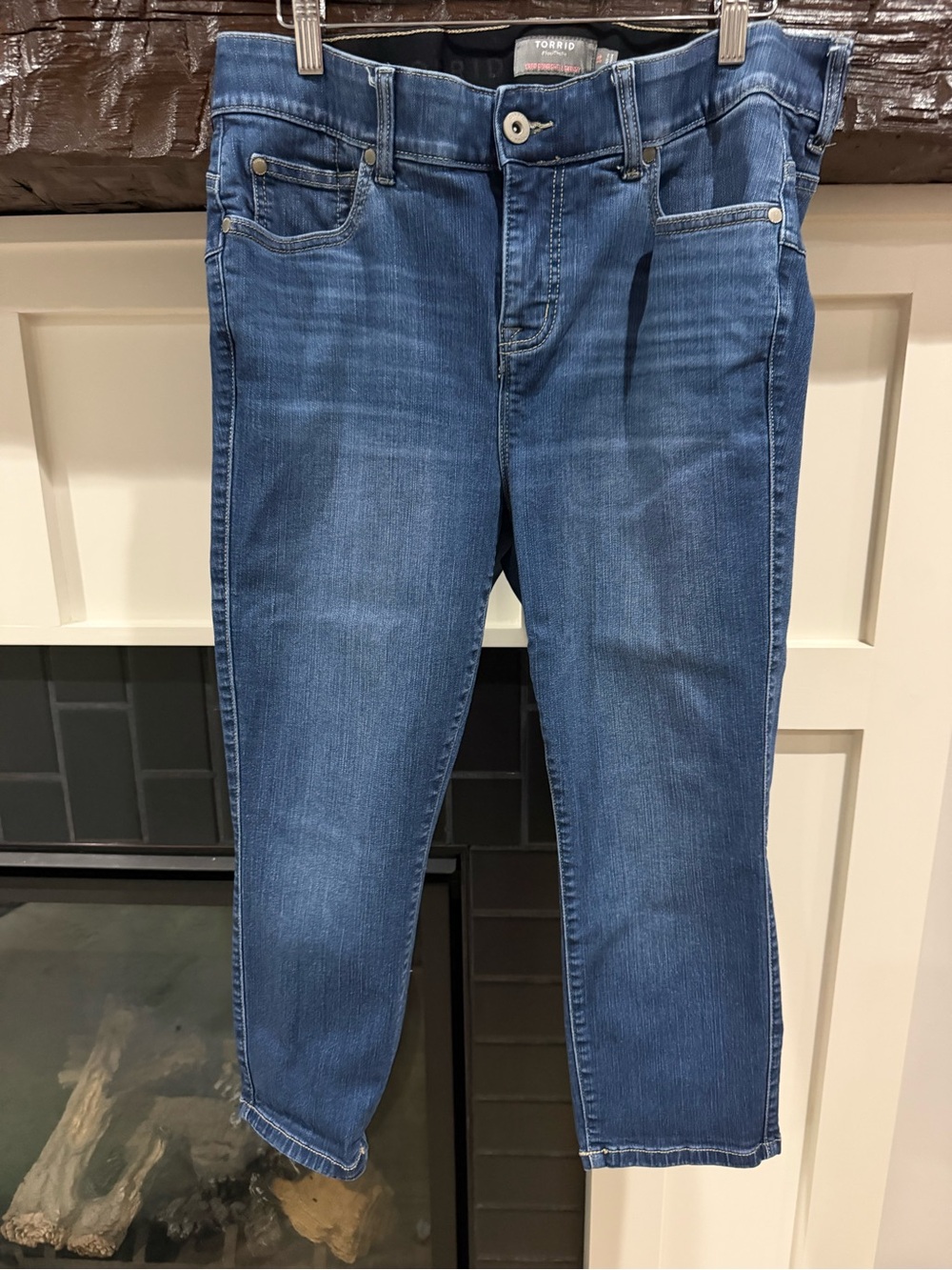 Torrid Size 14 Crop Bombshell Skinny Jeans Medium Wash